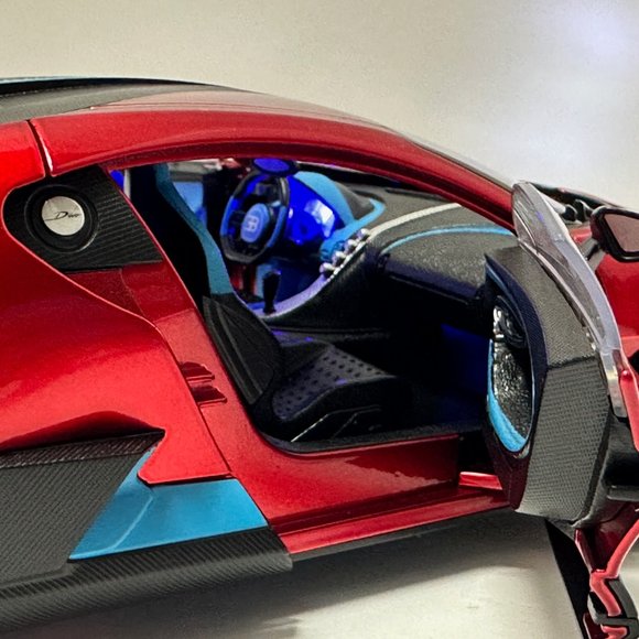 1:18 Bugatti Divo Metal Diecast With LED headlight & Taillight Red - Picture 5 of 7